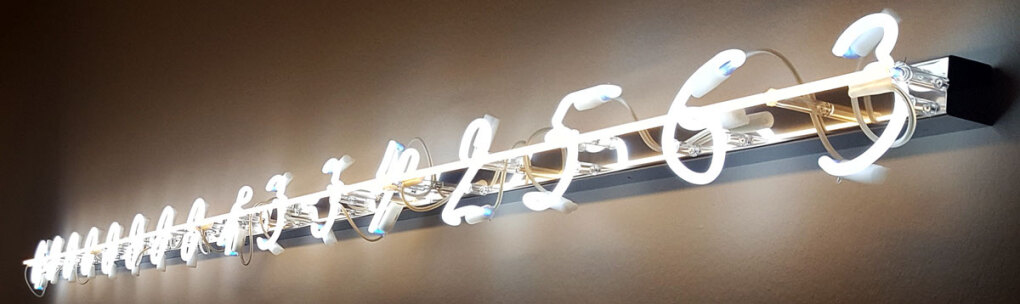 Brigitte Kowanz, Lichtgeschwindigkeit sek/4m, 1989/2007