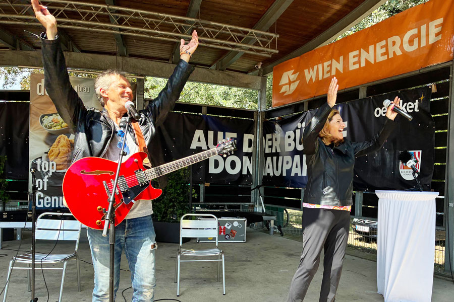 Harry Kucera und Charlotte Ludiwg im „neichen Gwand“