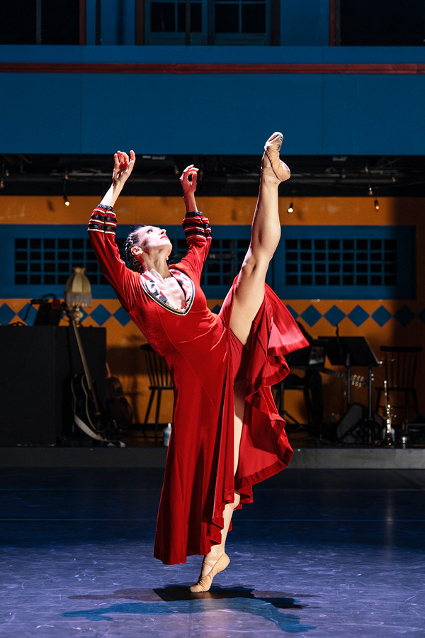 Viva la Vida, Solistin der Enrique Gasa Valga Dance Company © Mariu Müller