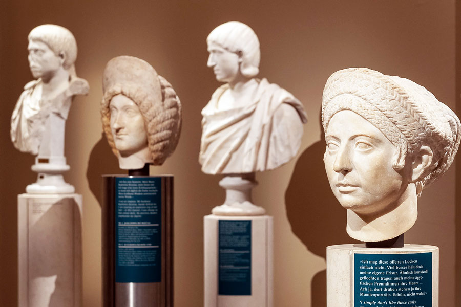Vitrine EXTRA #8, My Story, Ausstellungsansicht © KHM-Museumsverband