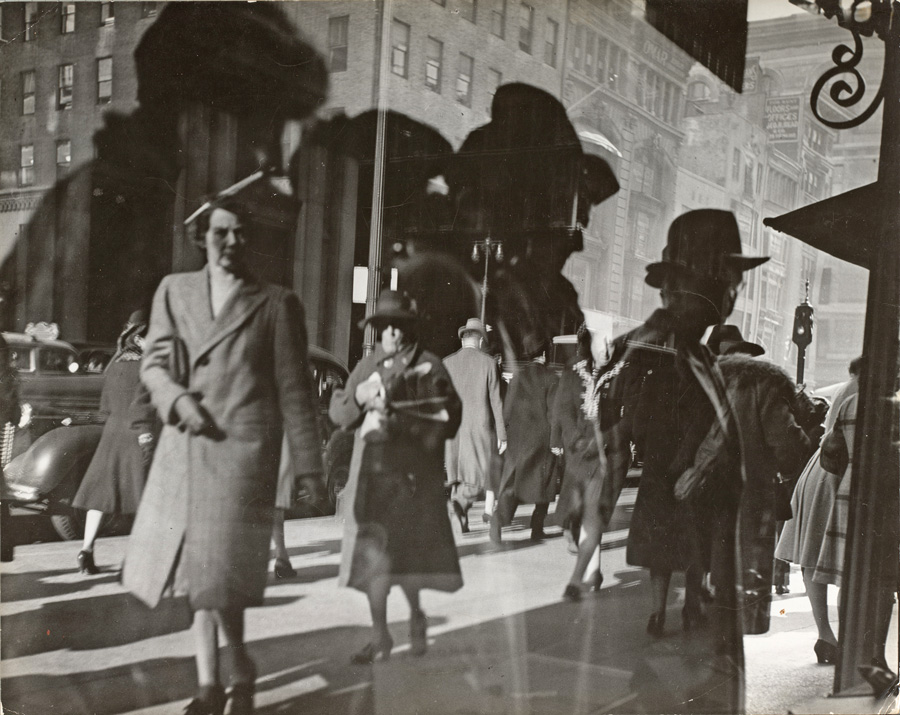 Lisette Model Spiegelung, 1939-1945 ALBERTINA, Wien © Estate of Lisette Model, courtesy baudoin