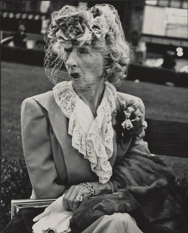 Lisette Model Frau mit Schleier, San Francisco, 1949 Nachlass Gerd Sander, Galerie Julian Sander