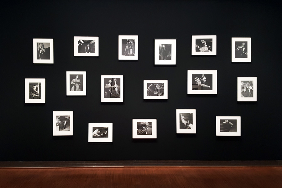 Ehrentafel mit Porträts der damaligen Jazz-Größen