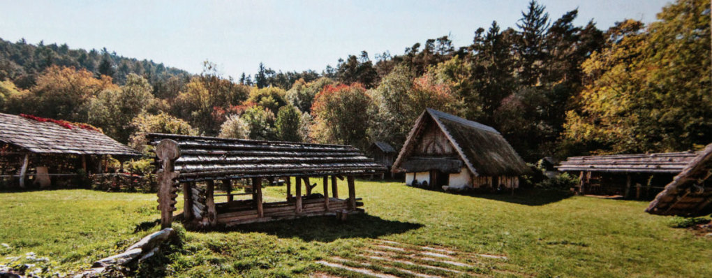 Germanendorf in Slsarn, Foto aus dem besprochenen Buch