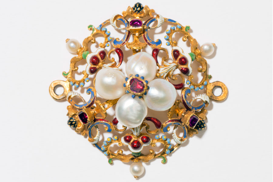 Rosette aus dem sogenannten Haller Schmuck, um 1580 © MAK/Nathan Murrell Rosette aus dem sogenannten Haller Schmuck, um 1580 © MAK/Nathan Murrell