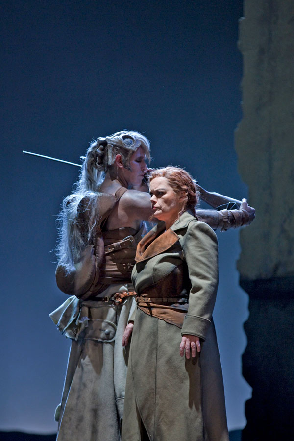 Grane und Brünnhilde in der Walküre © Tom Schulze