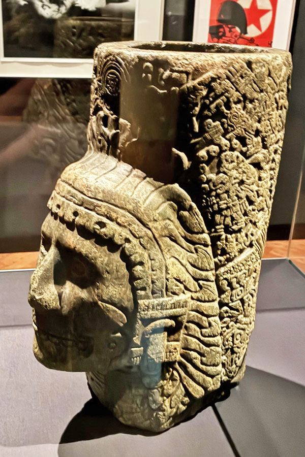 Skulptur von Xiuhtecuhtli, dem aztekischen Gott des Feuers Skulptur von Xiuhtecuhtli, dem aztekischen Gott des Feuers