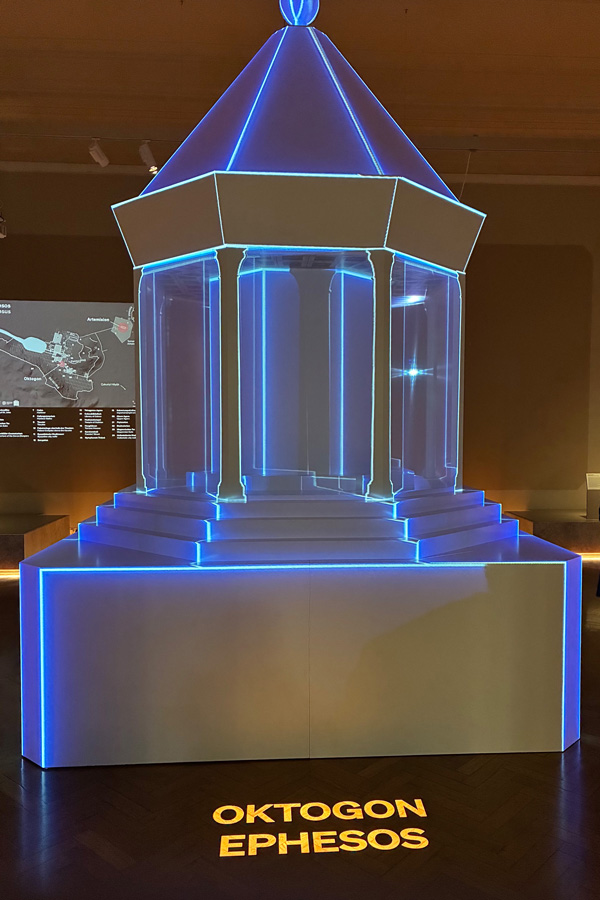 Das Oktogon von Ephesos Das Oktogon von Ephesos
