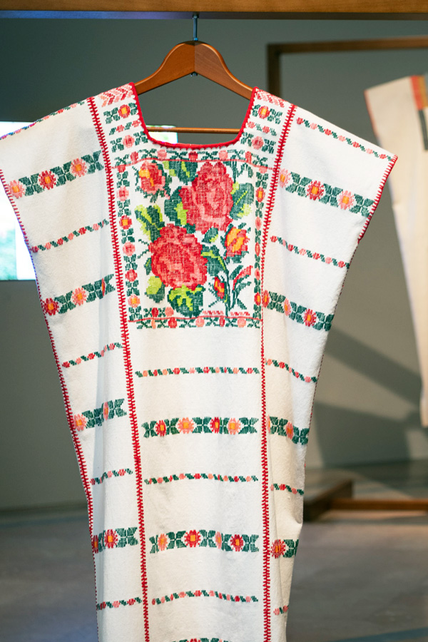 Moderner Huipil © KHM-Museumsverband, Weltmuseum Wien,  Foto: Daniel Sostaric Moderner Huipil © KHM-Museumsverband, Weltmuseum Wien,  Foto: Daniel Sostaric