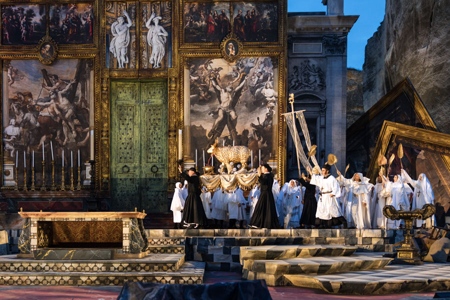 Prozession in Sant´Andrea della Valle © wearegiving