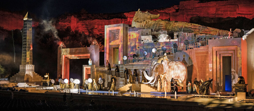 Beeindruckende Show im Opern-Steinbruch © wearegiving-Tommi Schmid