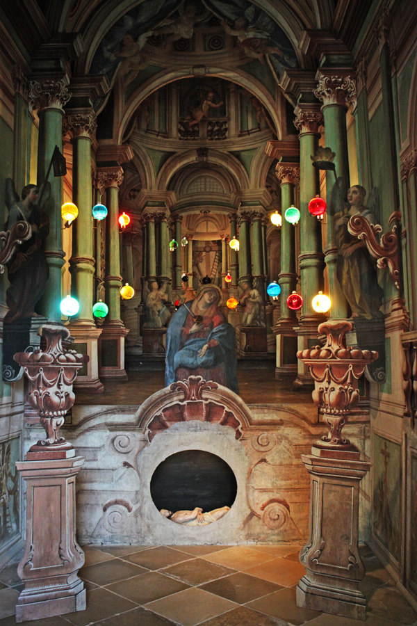 Das heilige Grab im barocken Kreuzgang des Stiftes von Galli da Bibiena