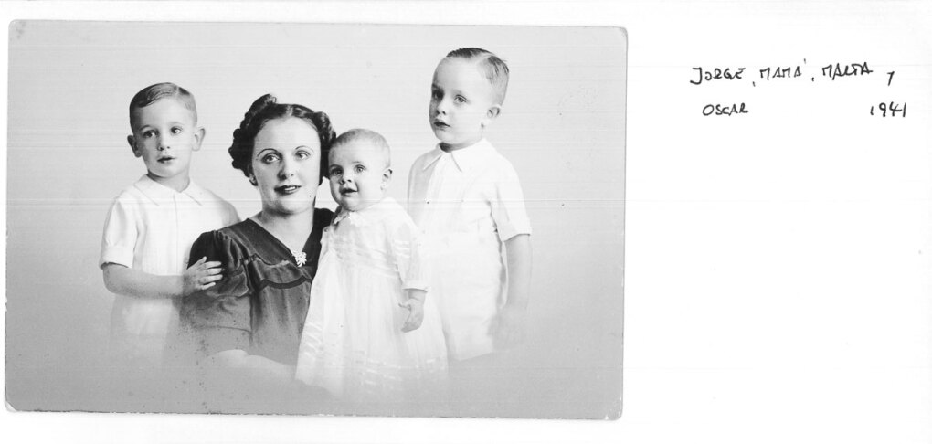 Ich mit Mama und meinem Bruder Oscar 1937. Papst Franziskus / Privatarchiv