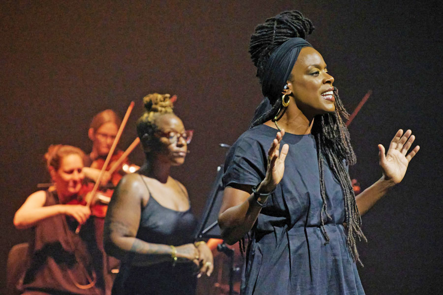  akua naru & Ensemble Foto: Fabian Hammerl