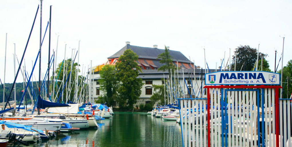 Schloss Kammer hinter der Marina von Schörfling