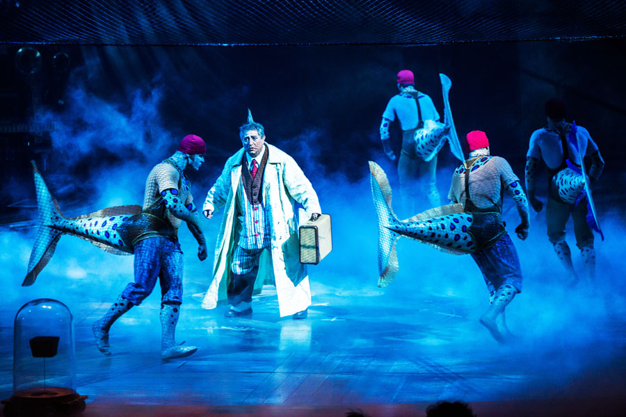 Der Forscher und die Fische © Cirque du Soleil