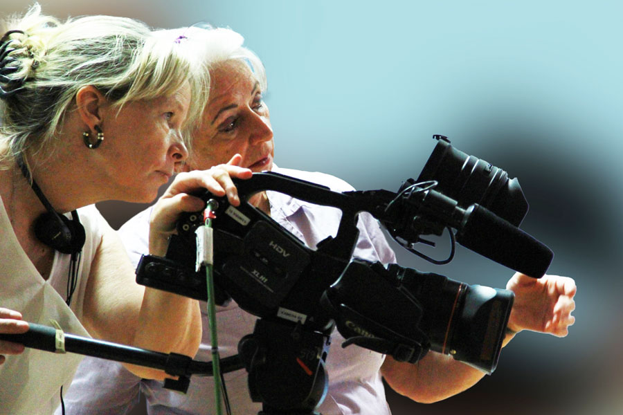 Kamerafrau Anna Jacobson, Lichtmeisterin Isolde Cronenberg © Rodauner Theater Sommer
