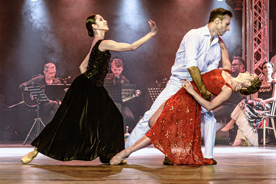 Zwei Mal Frida Kahlo mit Partner © Thomas Kirchgraber Zwei Mal Frida Kahlo mit Partner © Thomas Kirchgraber