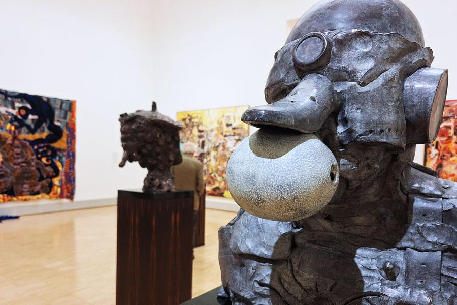 Jonathan Meese, Werk, Ausstellungsansicht 