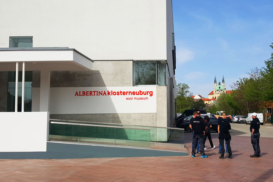 Albertina Klosterneuburg und das Chorherrenstift im Hintergrund