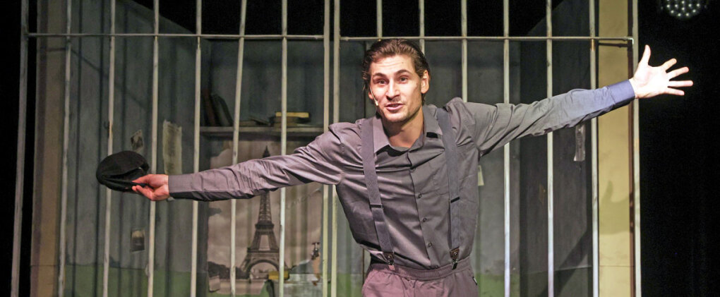 Angelo Konzett vor der Zelle © Barbara Pálffy Angelo Konzett vor der Zelle © Barbara Pálffy