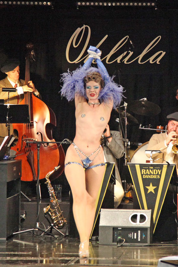 Blue Drag - Pearls mit Michelle Marvelous