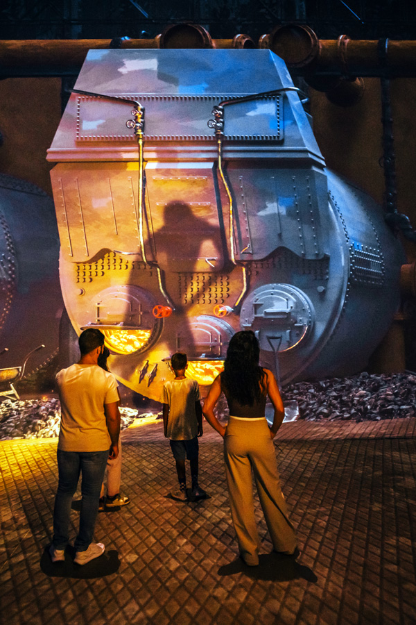 Einen Heizer bei der Arbeit beobachten © MAD Einen Heizer bei der Arbeit beobachten © MAD