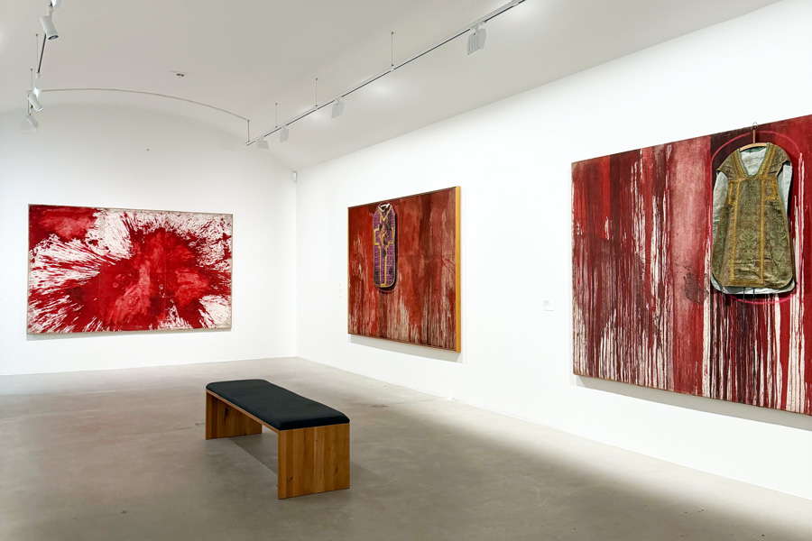 Hermann Nitsch, 1969 bis 1965, Ausstellungsansicht © Wiener Aktionismus Museum Hermann Nitsch, 1969 bis 1965, Ausstellungsansicht © Wiener Aktionismus Museum