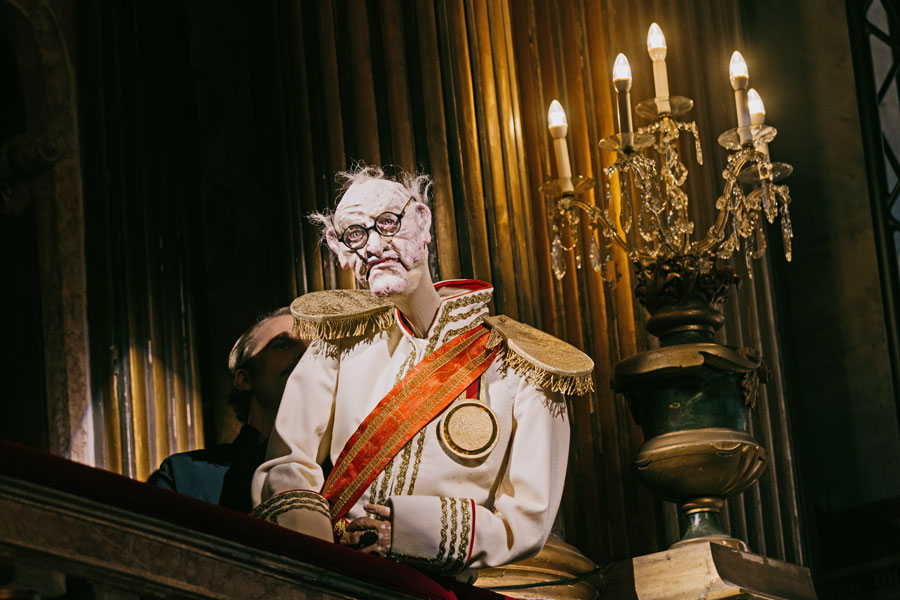 Graf Bitkowski als Puppe © Victoria Nazarova