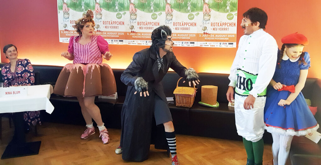 Eine Kostprobe bei der Pressepräsentation von Rotkäppchen - neu verirrt