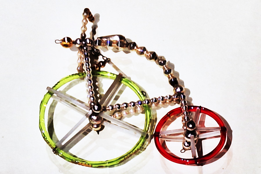 Ein Drahtesel aus Gablonzer Hoihlperlen Ein Drahtesel aus Gablonzer Hoihlperlen