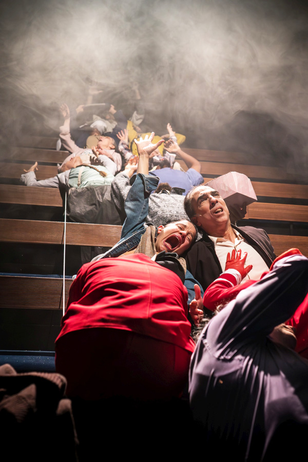 Fleder.Strauss, Szenenfoto © Nadine Melanie Hack Fleder.Strauss, Szenenfoto © Nadine Melanie Hack