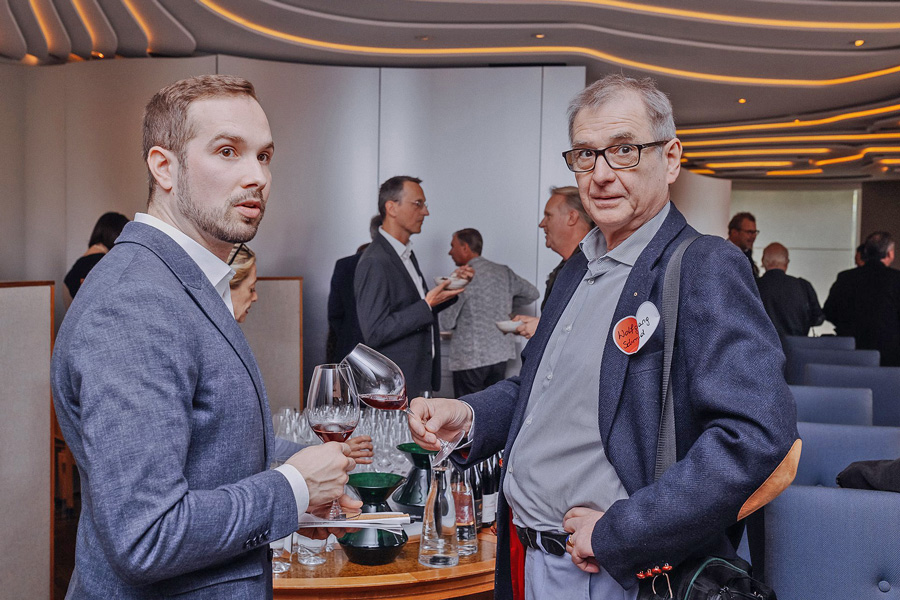 Fachmann und Journalist im kreativen Gespräch © VieVinum/Christine Miess Fachmann und Journalist im kreativen Gespräch © VieVinum/Christine Miess