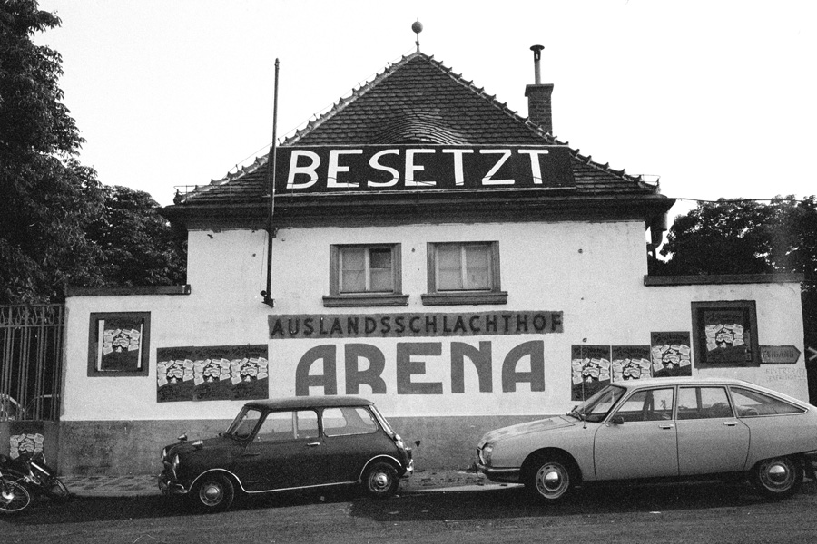 Besetzung der Arena: "Haupteingang zum Gelände der ´Arena´", Foto: Heinz Riedler 1976, Wien Museum